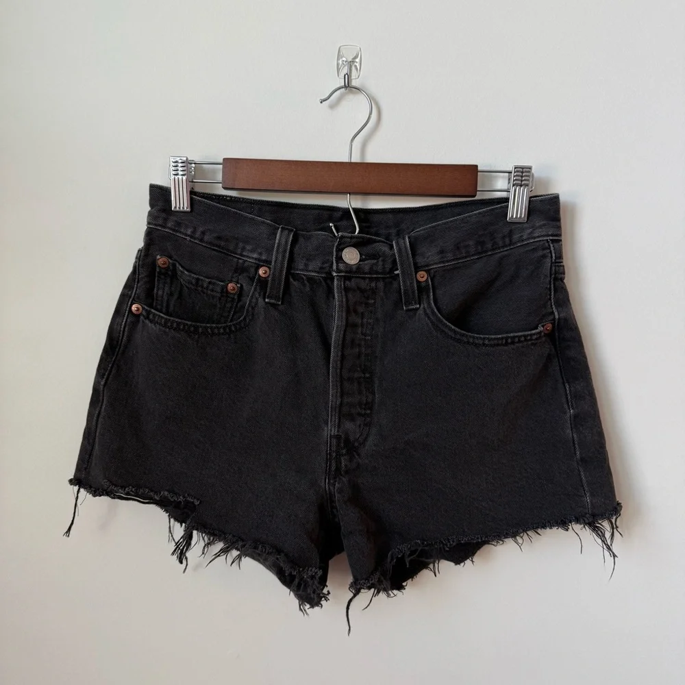 Levi’s 501 Sorts Black Distressed‎ Cut-Off Shorts Size 27 Button Fly